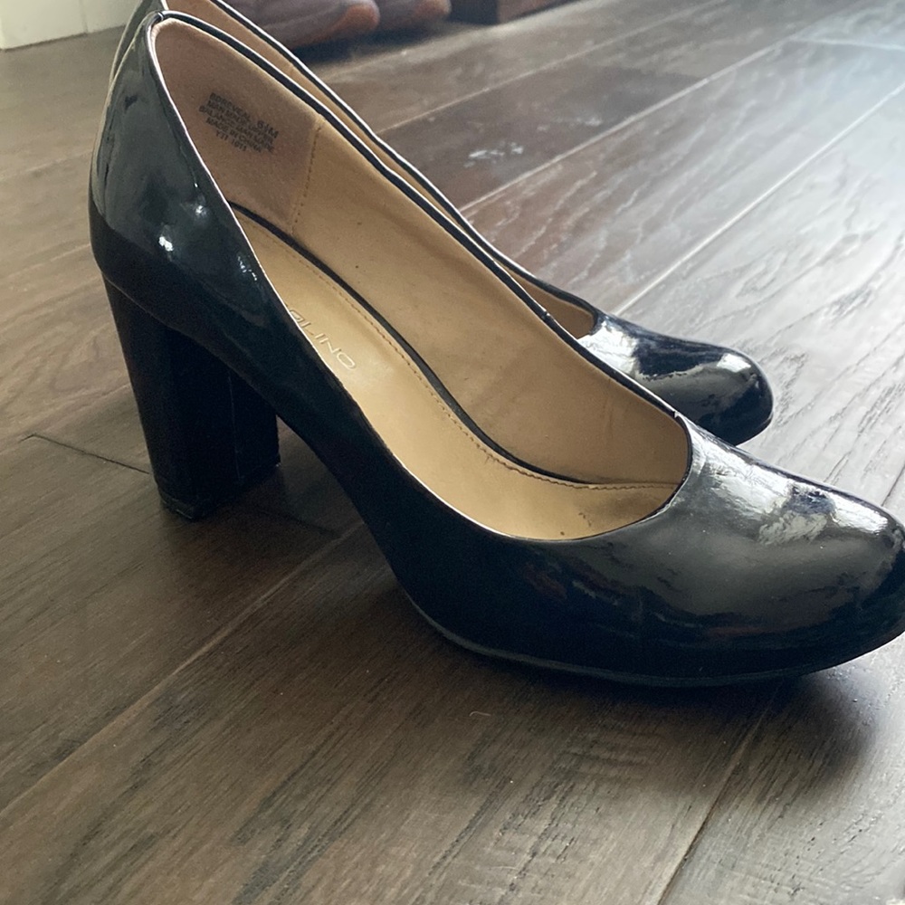 Bandolino patent leather chunky heels